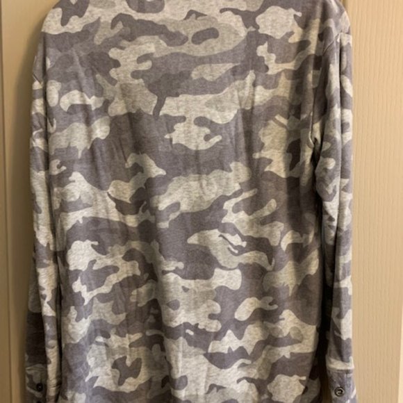 Jane & Delancey Size S Cowl/Turtleneck Camo Grey Top Curved Hem Long Sleeves - Picture 8 of 8